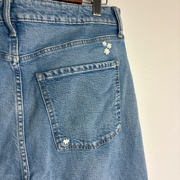 Old Navy Extra High Rise Sky Hi Wide Leg Jeans Daisy Embroidered Size 12 - Picture 9 of 12